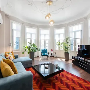 Fandango By Halu!, Gorgeous Neoclassical Next To Metro Station Θεσσαλονίκη